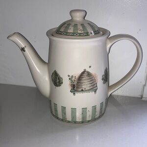 Pfaltzgraff Naturewood coffee pot Bee, leaf & Beehive Motif made in USA